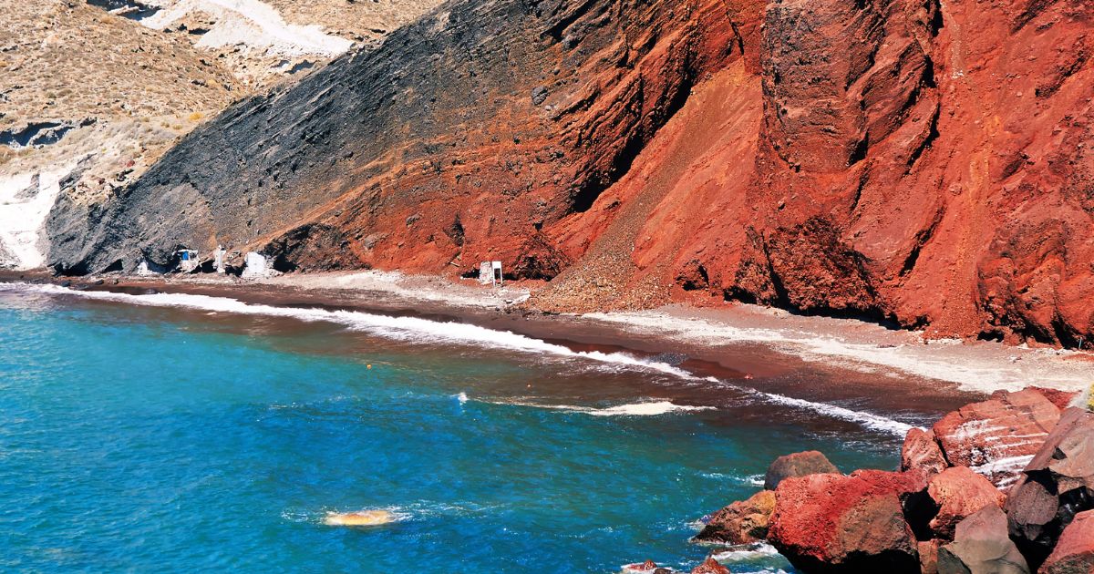 Santorini hidden red sand beach